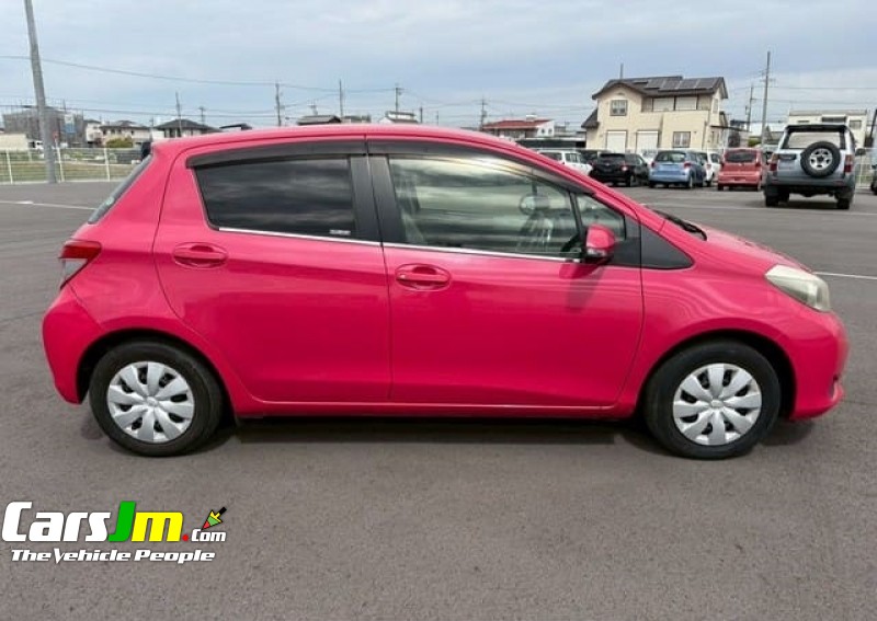 2013 Toyota VITZ image19
