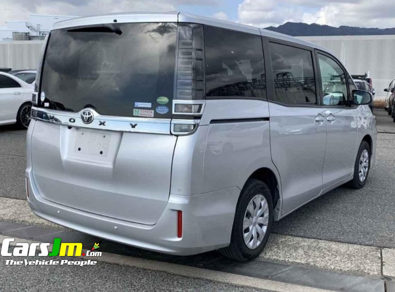 2019 Toyota Voxy  image2