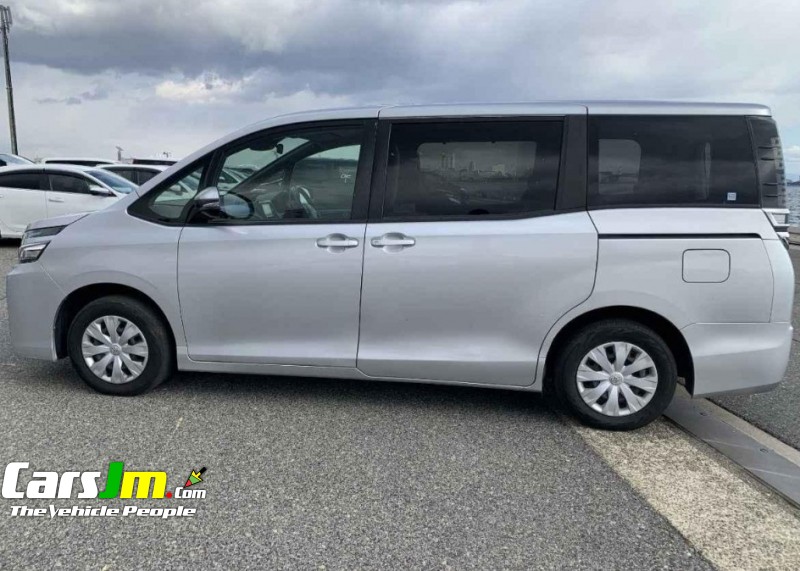 2019 Toyota Voxy  image3