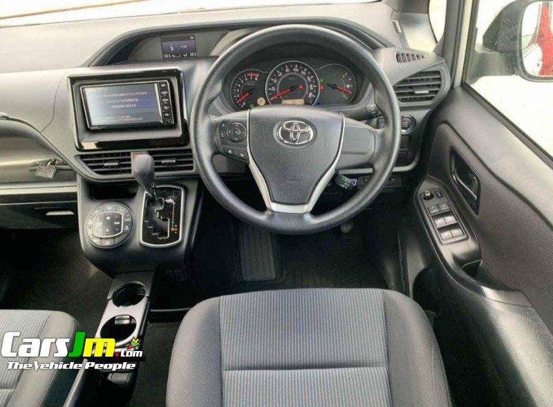 2019 Toyota Voxy  image7