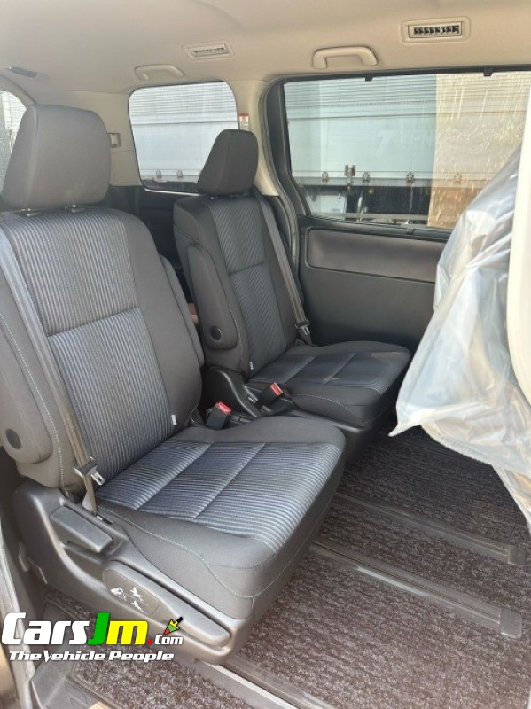 2018 Toyota Voxy ZS Kirameki image1