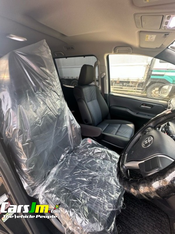 2018 Toyota Voxy ZS Kirameki image9