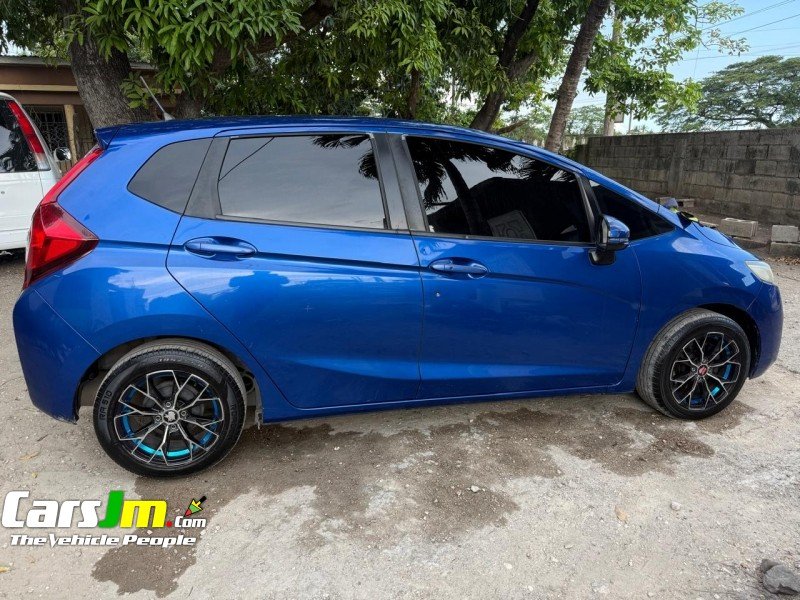 2017 Honda FIT image2