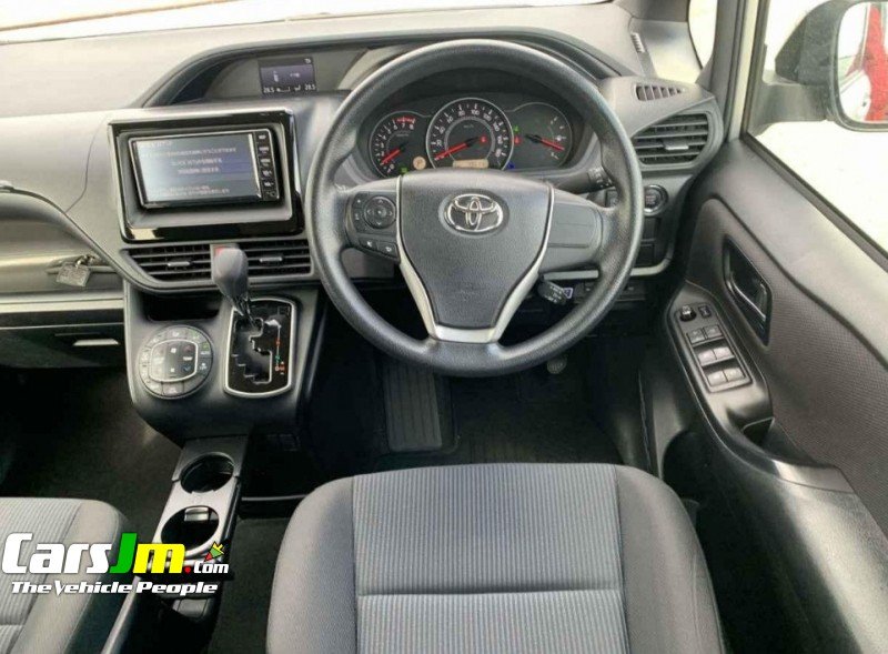 2019 Toyota Voxy Silver image7